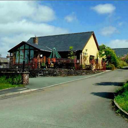 Castle Lodge - Brecon Beacons Accommodation Sennybridge ภายนอก รูปภาพ