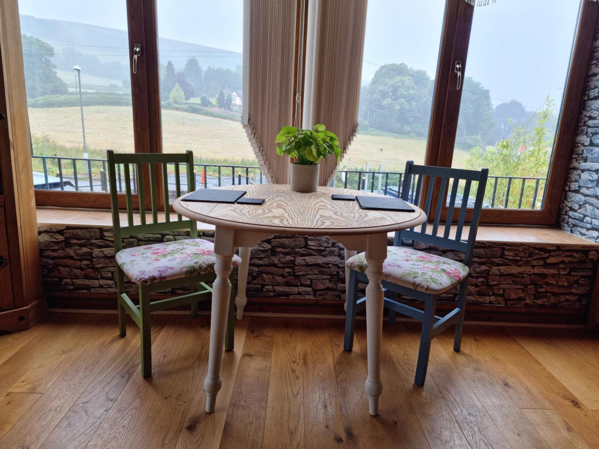 Castle Lodge - Brecon Beacons Accommodation Sennybridge ภายนอก รูปภาพ