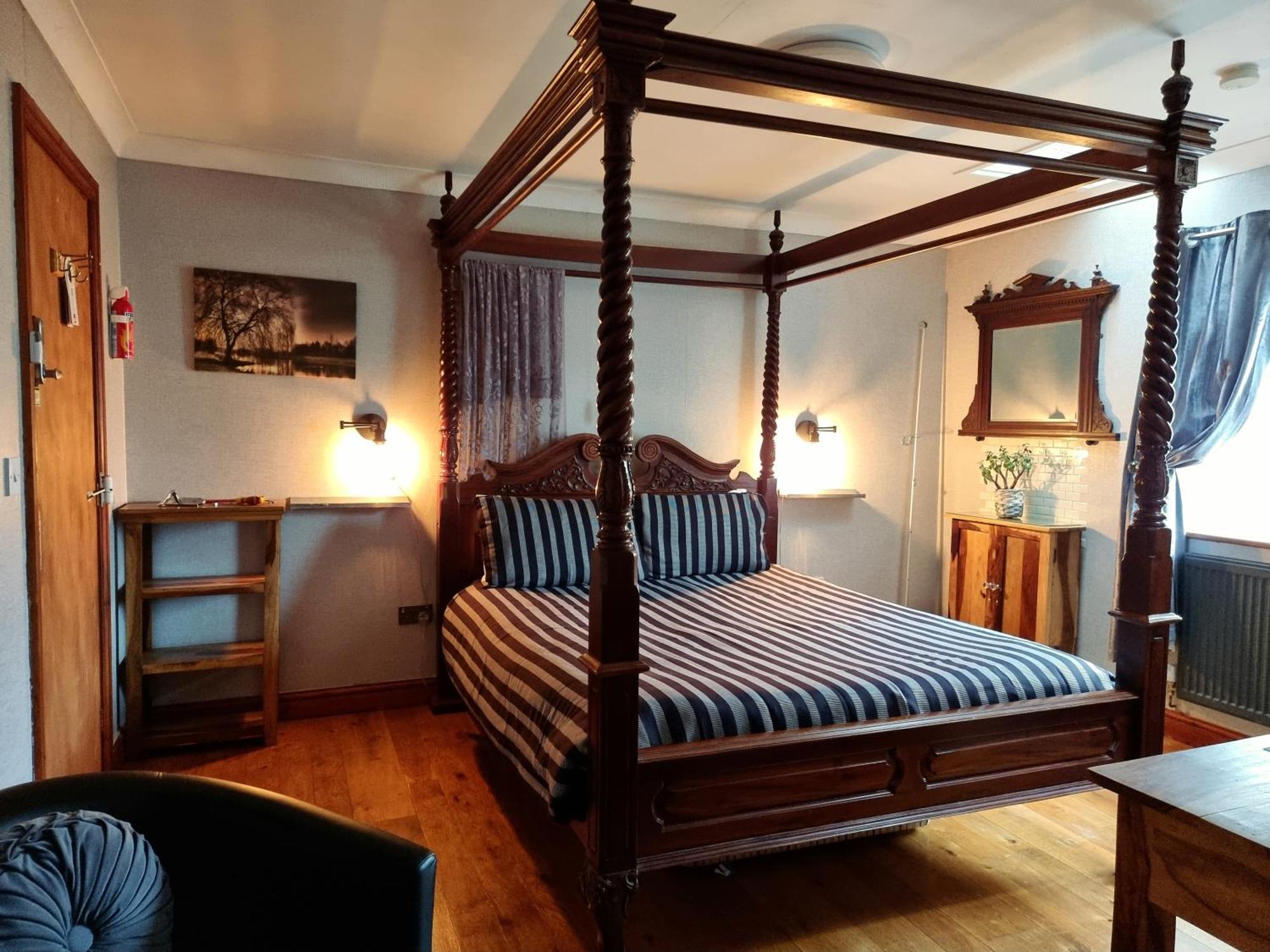 Castle Lodge - Brecon Beacons Accommodation Sennybridge ภายนอก รูปภาพ