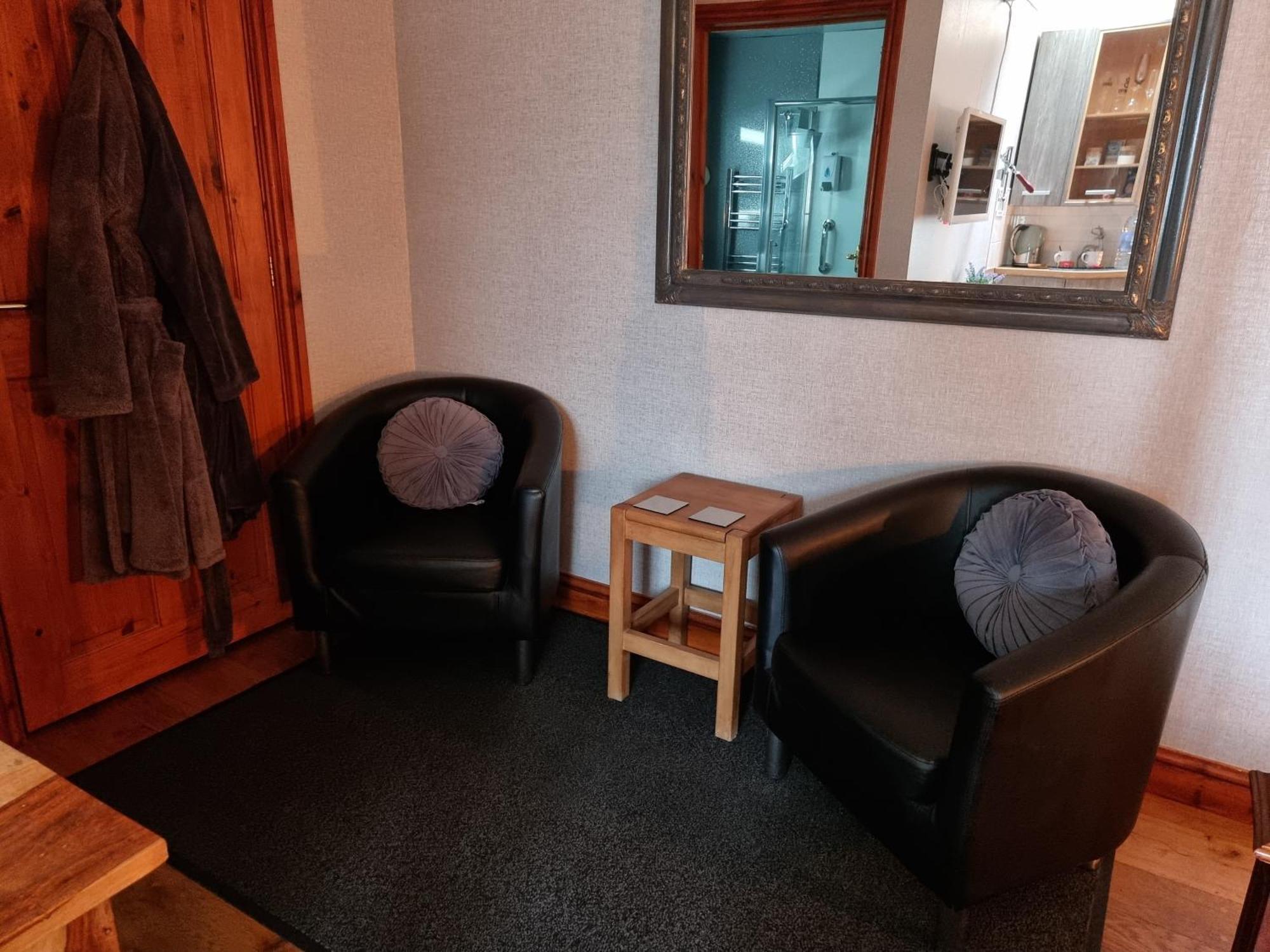 Castle Lodge - Brecon Beacons Accommodation Sennybridge ภายนอก รูปภาพ