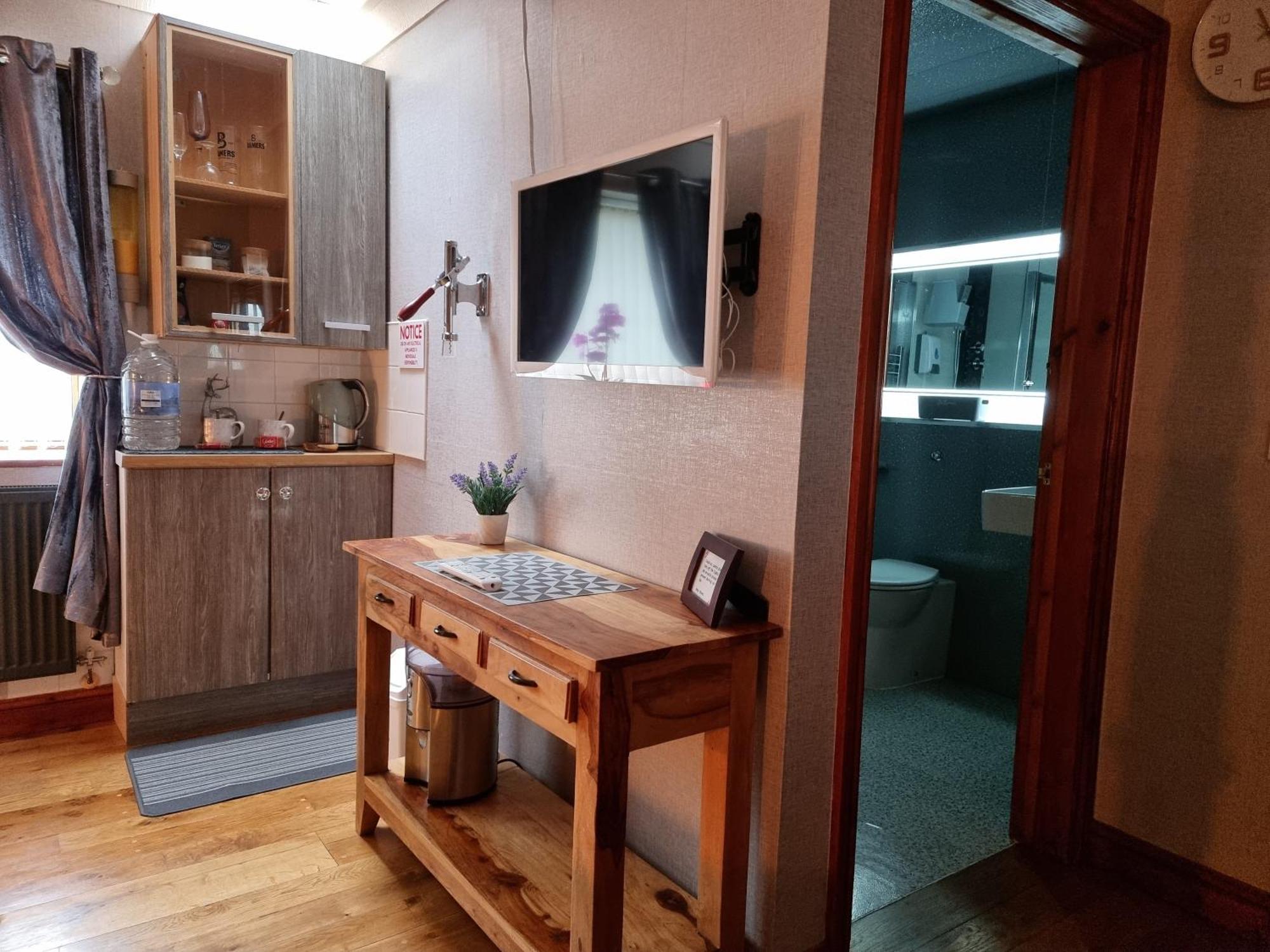 Castle Lodge - Brecon Beacons Accommodation Sennybridge ภายนอก รูปภาพ