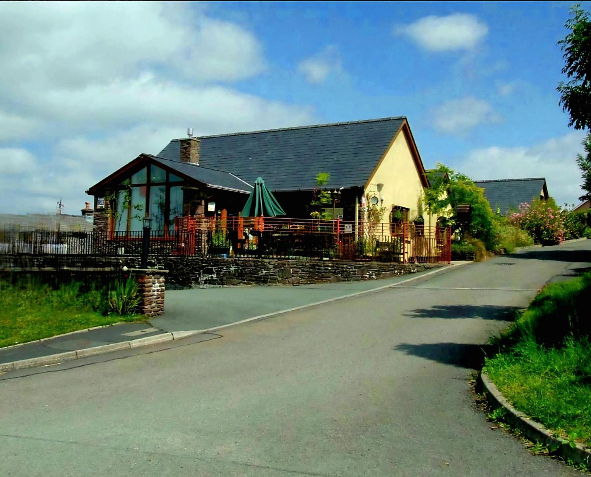 Castle Lodge - Brecon Beacons Accommodation Sennybridge ภายนอก รูปภาพ