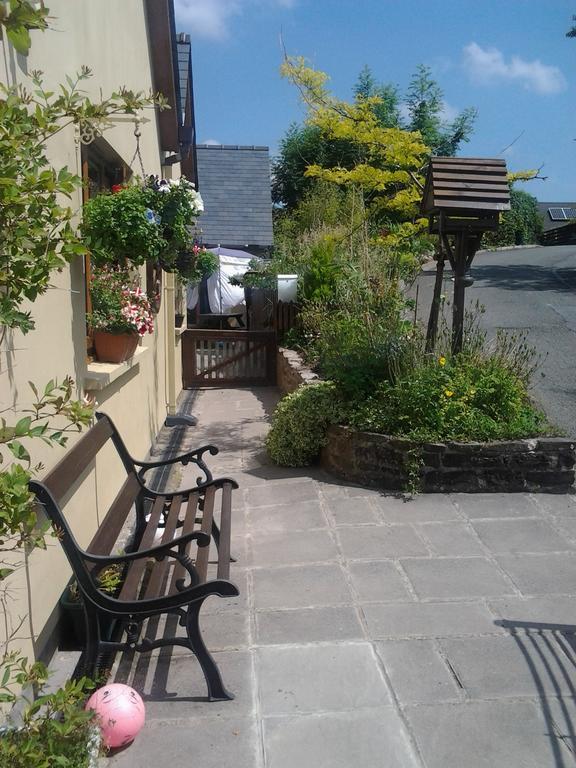 Castle Lodge - Brecon Beacons Accommodation Sennybridge ภายนอก รูปภาพ